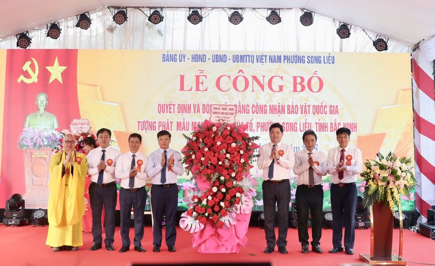 Bắc Ninh đón bằng công nhận Bảo vật quốc gia Tượng Phật Mẫu Man Nương Bắc Ninh đón bằng công nhận Bảo vật quốc gia Tượng Phật Mẫu Man Nương