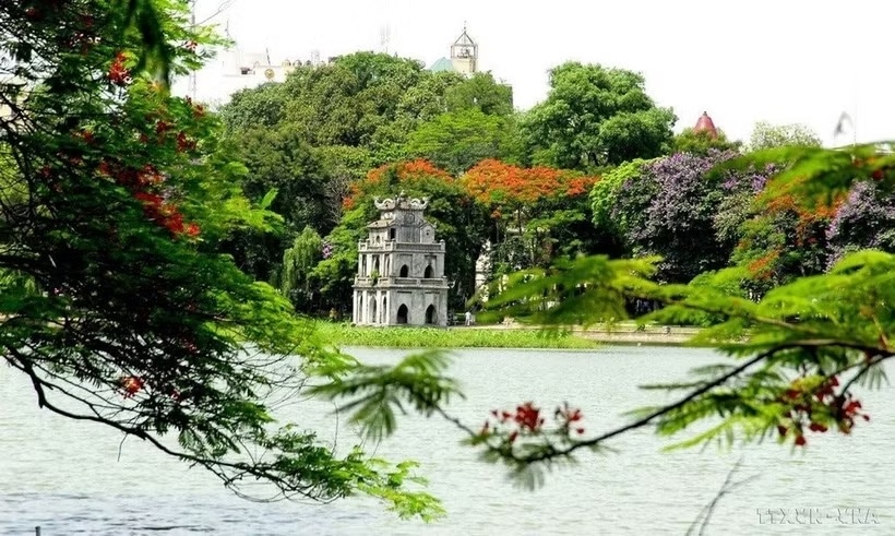 Hồ Hoàn Kiếm. (Ảnh: TTXVN)