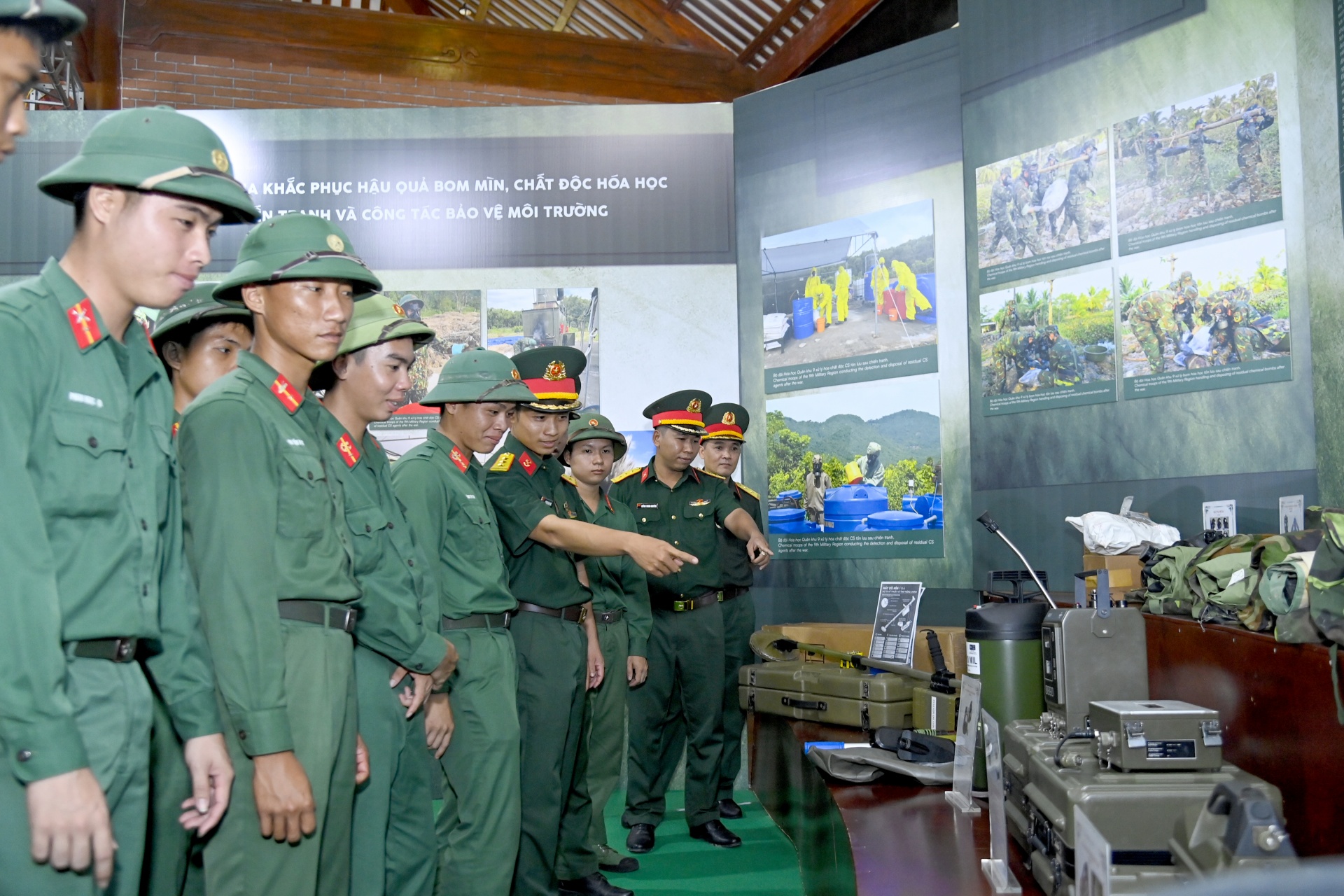 Binh chủng Hóa học khai mạc triển lãm “Hồi sinh những vùng đất chết” tại Cà Mau Binh chủng Hóa học khai mạc triển lãm “Hồi sinh những vùng đất chết” tại Cà Mau