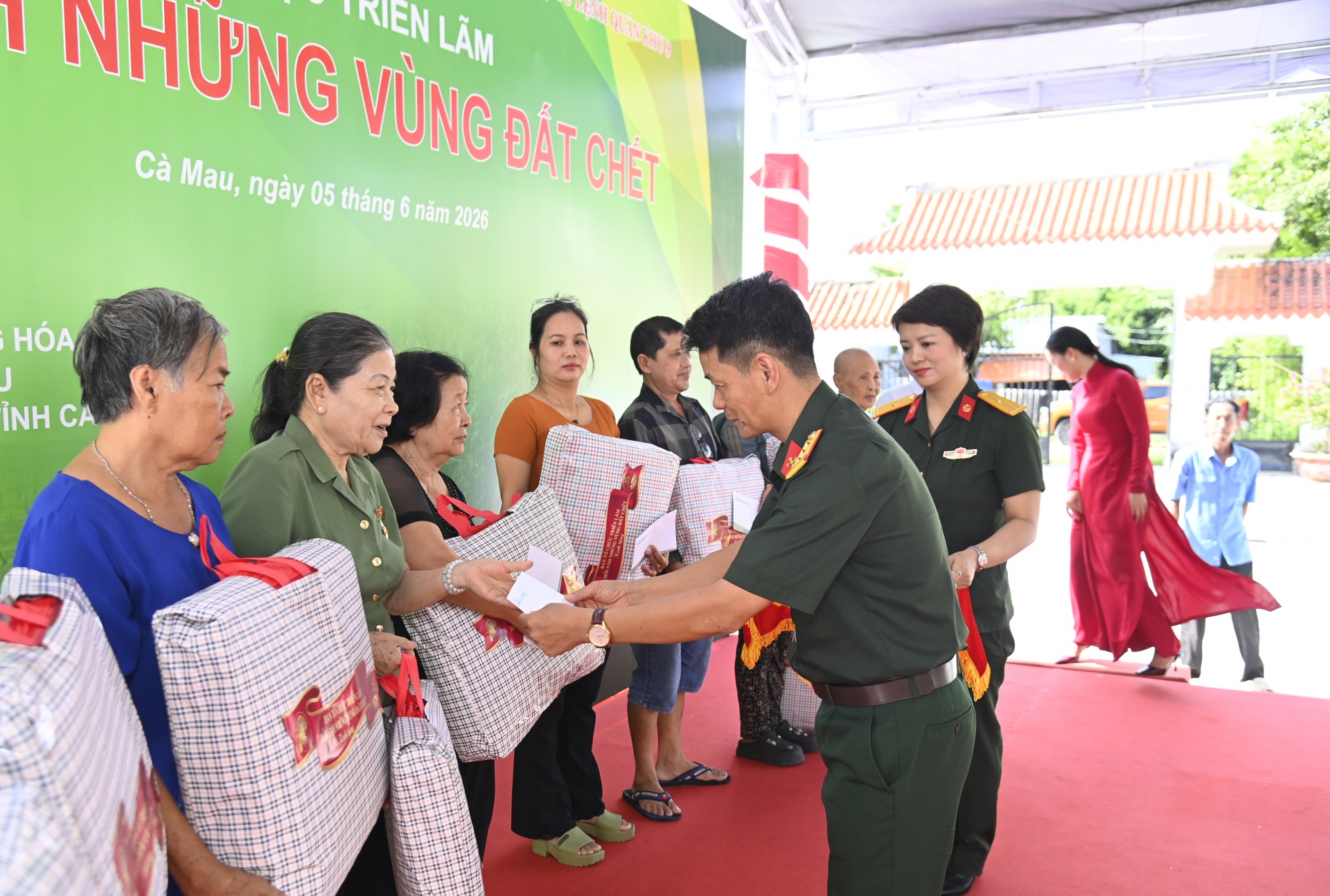 Binh chủng Hóa học khai mạc triển lãm “Hồi sinh những vùng đất chết” tại Cà Mau Binh chủng Hóa học khai mạc triển lãm “Hồi sinh những vùng đất chết” tại Cà Mau