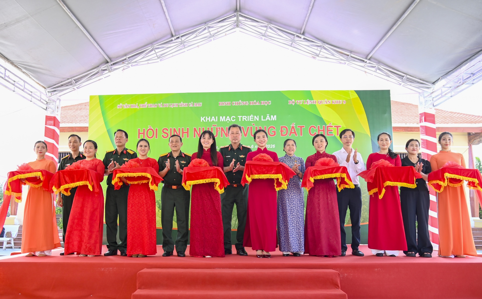 Binh chủng Hóa học khai mạc triển lãm “Hồi sinh những vùng đất chết” tại Cà Mau Binh chủng Hóa học khai mạc triển lãm “Hồi sinh những vùng đất chết” tại Cà Mau