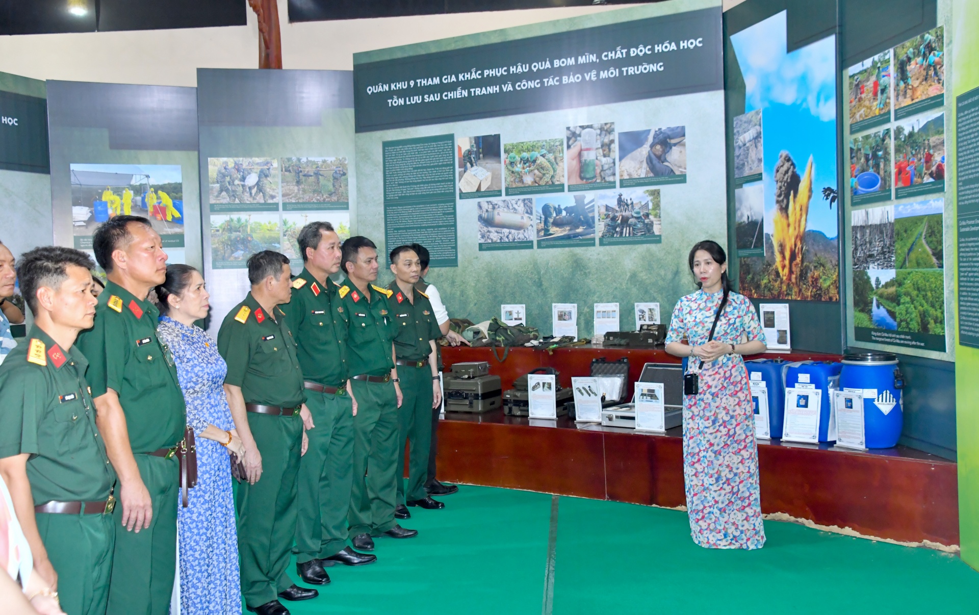 Binh chủng Hóa học khai mạc triển lãm “Hồi sinh những vùng đất chết” tại Cà Mau Binh chủng Hóa học khai mạc triển lãm “Hồi sinh những vùng đất chết” tại Cà Mau