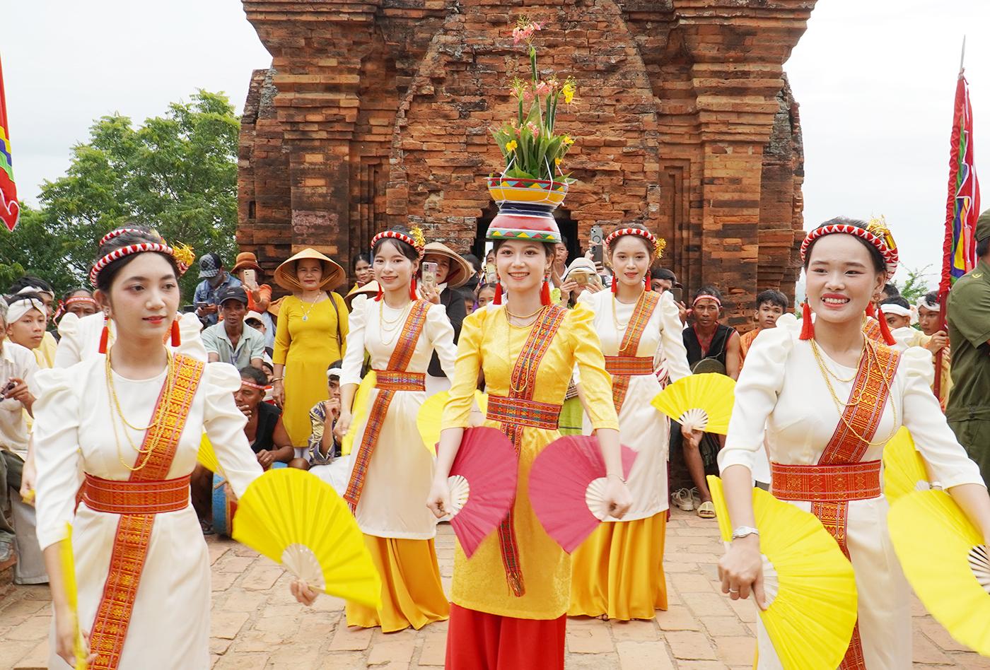 le-hoi-kate-dan-toc-cham-khanh-hoa-16_1780282892.jpg
