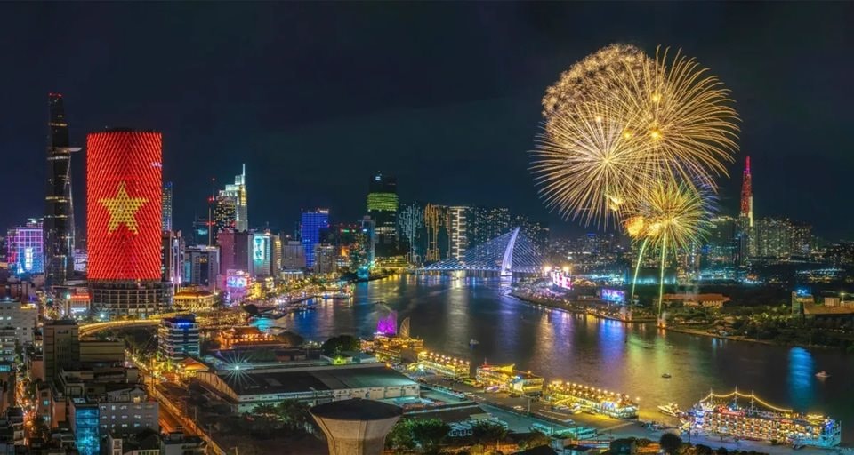 Triển lãm ảnh Thành phố Hồ Chí Minh vươn mình cùng đất nước qua góc nhìn điện ảnh