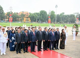 Lãnh đạo Đảng, Nhà nước vào Lăng viếng Chủ tịch Hồ Chí Minh nhân kỷ niệm Ngày giải phóng miền Nam, thống nhất đất nước