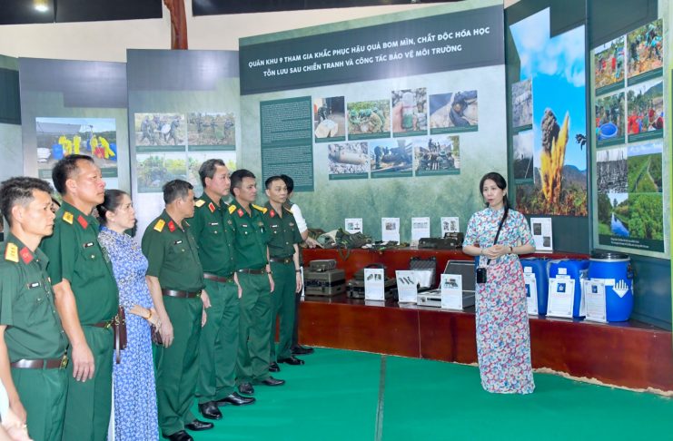Binh chủng Hóa học khai mạc triển lãm “Hồi sinh những vùng đất chết” tại Cà Mau